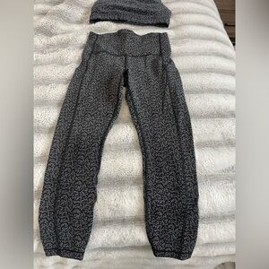 Athleta Black and Gray Patterned Pants